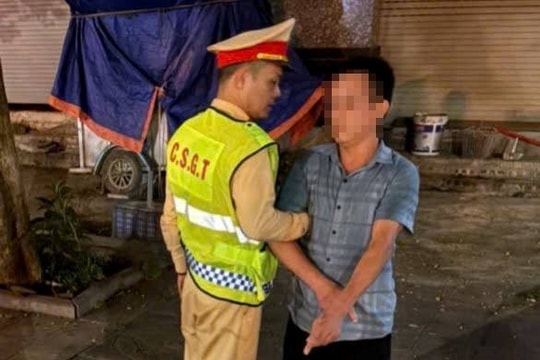 Đang mang ma túy đi dạo thì gặp CSGT