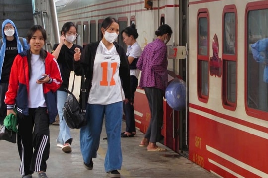 Từ ngày 15/5, có thể đổi vé, trả vé trực tuyến mà không cần ra ga