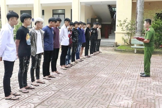 Tụ tập mang hung khí đi giải quyết mâu thuẫn bị xử lý tội danh nào?