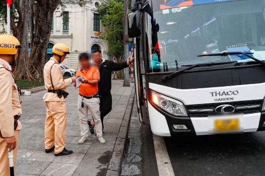 Hà Nội: Đề xuất mở rộng phạm vi hạn chế xe ô tô trên 16 chỗ trong giờ cao điểm