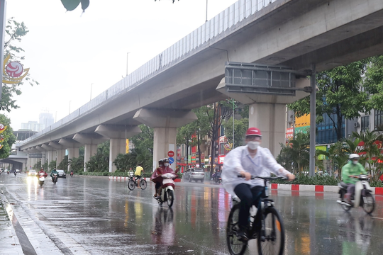 Mưa dông lan rộng, đề phòng lốc sét về chiều tối