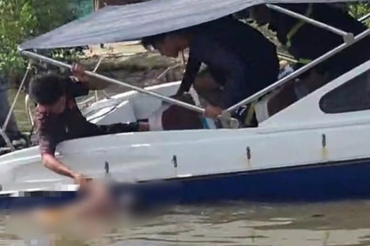 Tìm thấy thi thể bé gái bị mất tích trong vụ chìm ghe ở Cà Mau