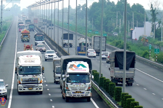 CSGT cao tốc ghi hình, phát hiện hàng trăm phương tiện vi phạm