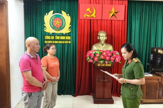 Khởi tố cặp vợ chồng đưa hối lộ để làm lại sổ đỏ