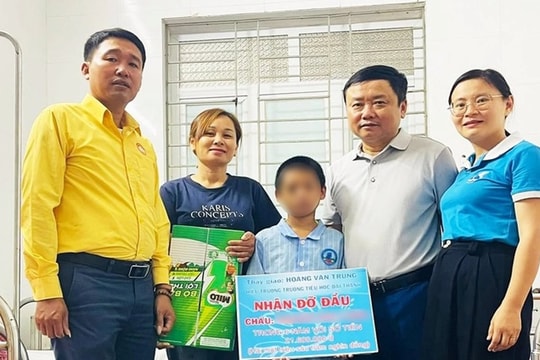 Một thầy giáo mong muốn nhận đỡ đầu bé trai nghi bị bạo hành