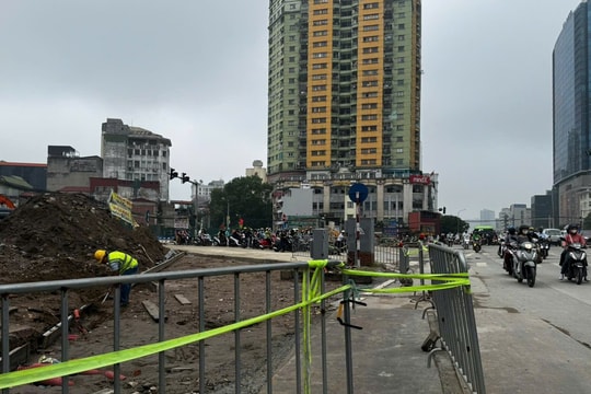 Sáng 18/5: Người dân bắt đầu đi theo phân luồng mới tại nút La Thành - Nguyễn Chí Thanh