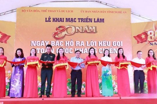Khai mạc triển lãm “80 năm Bác Hồ ra Lời kêu gọi Toàn quốc kháng chiến”