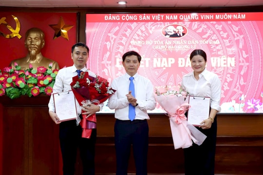Chi bộ Báo Công lý kết nạp đảng viên mới nhân kỷ niệm 136 năm Ngày sinh Chủ tịch Hồ Chí Minh