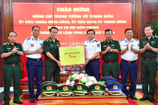 Tư lệnh Bộ đội Biên phòng thăm và làm việc tại BTL Vùng Cảnh sát biển 4