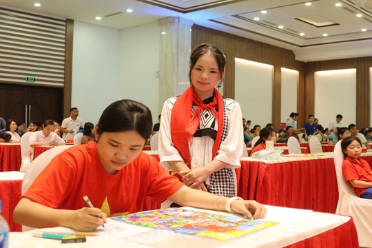 Thiếu nhi Nghệ An gửi yêu thương qua nét vẽ về Bác
