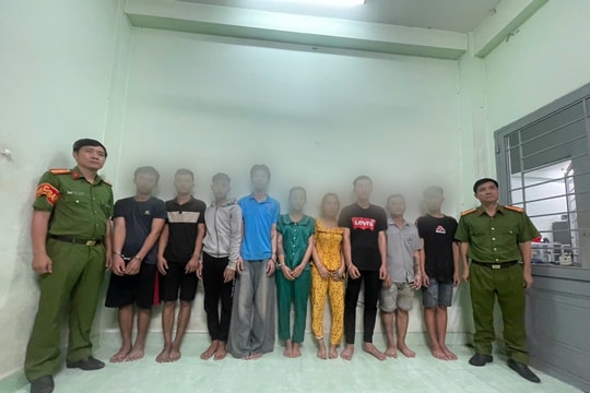 Bắt nhóm đối tượng chuyên cướp điện thoại của người dân