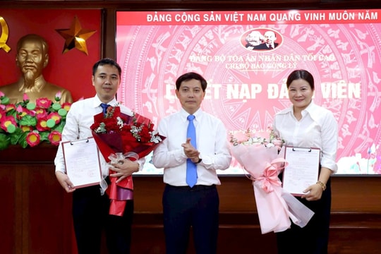 Chi bộ Báo Công lý kết nạp đảng viên mới
