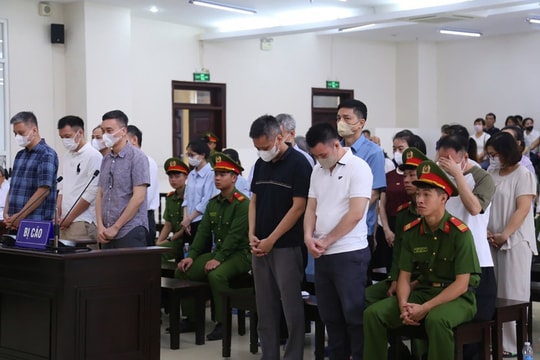 Xét xử phúc thẩm hàng chục bị cáo trong vụ án xảy ra tại Cục An toàn thực phẩm