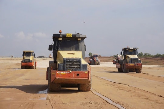 Gia Lai hỗ trợ 80 hộ dân tái định cư sân bay Phù Cát khoan giếng