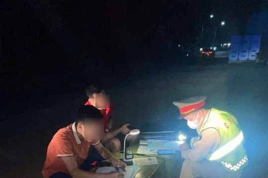 Biến khoang hành khách thành khoang hàng - Nguy cơ mất an toàn bị xem nhẹ