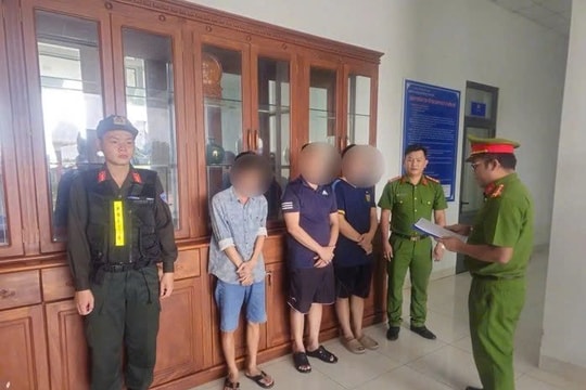 Bắt 3 đối tượng trong đường dây làm phân bón giả