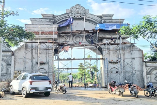 Làm việc với chủ công trình vi phạm hành lang Quốc lộ 25 ở Gia Lai