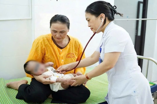 Điều trị thành công bé gái mắc bệnh vảy cá bẩm sinh hiếm gặp