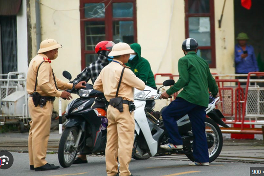 22 CSGT hóa trang tham gia ghi hình vi phạm giao thông đường sắt