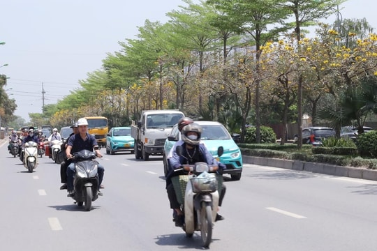 Hà Nội nắng gần 39 độ C: Bác sĩ cảnh báo dấu hiệu nguy hiểm nhiều người bỏ qua