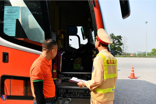Hơn 400 trường hợp vi phạm tốc độ bị ghi nhận trên cao tốc trong một ngày