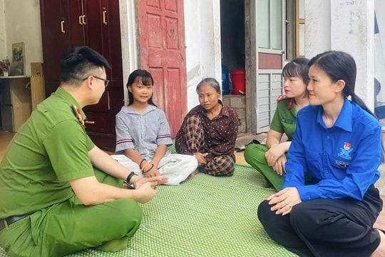 Nữ sinh hiếu học được nhận đỡ đầu tiếp tục đến trường
