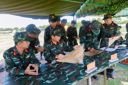 Quân khu 7 kiểm tra công tác bắn đạn thật chiến sĩ mới