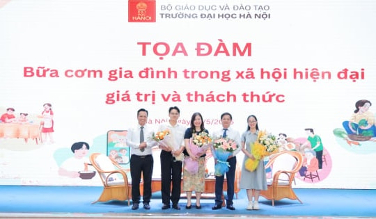 Bữa cơm gia đình thời hiện đại: Giữ mâm cơm, giữ sự gắn kết