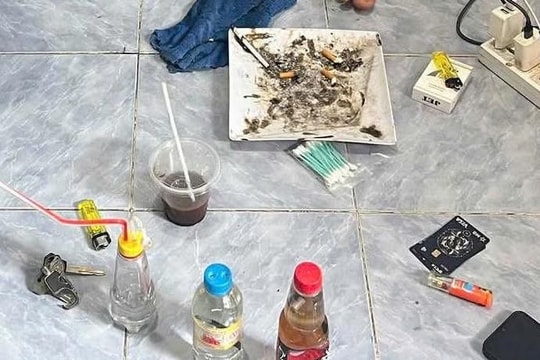 "Đột kích" phòng trọ, phát hiện 4 đối tượng chơi ma túy