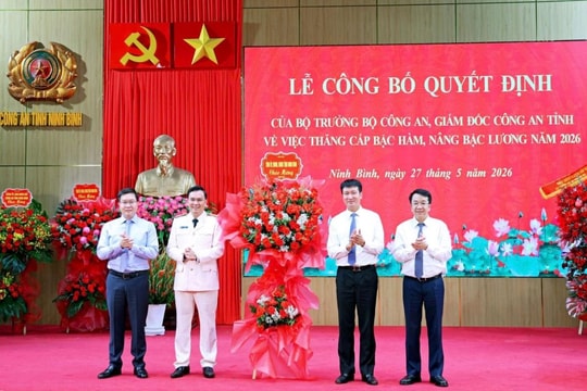 Thăng cấp bậc hàm, nâng lương cho 2.154 cán bộ, chiến sĩ Công an tỉnh Ninh Bình