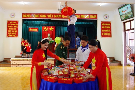 Rộn ràng chuẩn bị Tết thiếu nhi trên đảo Trường Sa