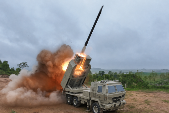 Triều Tiên thử hệ thống pháo phản lực giống HIMARS