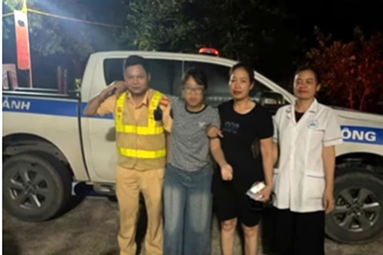 CSGT Ninh Bình kịp thời đưa nữ sinh gặp nạn đi cấp cứu