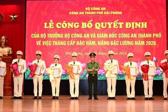 Hải Phòng: 64 cán bộ Công an được thăng hàm, nâng lương