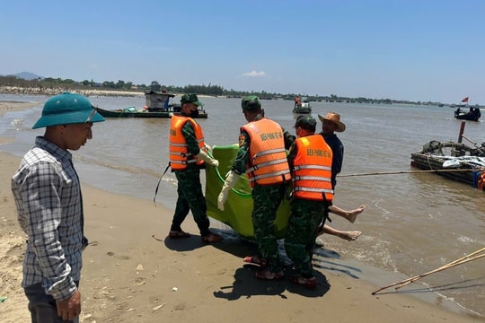 Phát hiện thi thể trôi dạt tại cửa Lạch Ghép
