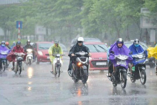 Mưa dông phủ Hà Nội, Lâm Đồng cảnh báo lũ quét, sạt lở đất