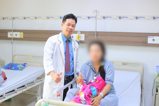 Cọng kẽm 18cm ở trong phổi người phụ nữ
