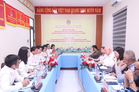 Đoàn công tác Học viện Tư pháp quốc gia Canada làm việc tại TAND KV 10 – TP. Đà Nẵng