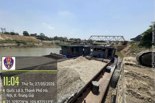 Neo đậu tự phát trên sông: Hiểm họa tiềm ẩn với giao thông đường thủy