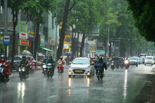 Thời tiết ngày 30/5: Miền Bắc dông lốc, miền Nam mưa lớn diện rộng