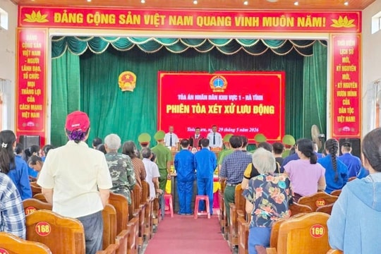 Hà Tĩnh: Xét xử lưu động hai vụ án lừa đảo vé xe và tổ chức sử dụng ma túy