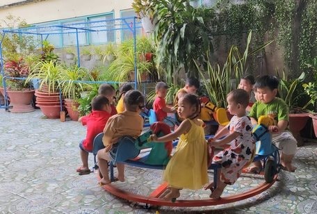 Hỗ trợ trẻ học mầm non ngoài công lập tại địa bàn có KCN ở Vĩnh Long