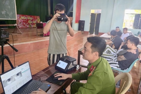 Trao “tấm vé” trở về cho những người làm lại cuộc đời