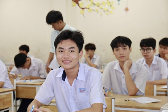 Ngày đầu thi lớp 10 ở "siêu đô thị" TP.HCM