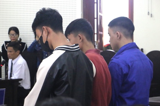 Bị hại vắng mặt, Tòa án có buộc người chưa thành niên xin lỗi?