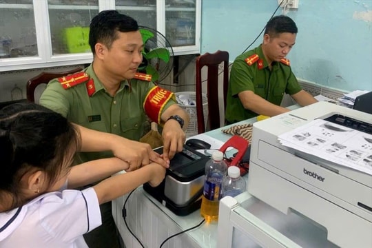 Trẻ dưới 6 tuổi có thể được cấp căn cước cùng lúc với khai sinh