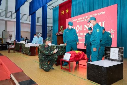 Tập huấn lấy mẫu, bàn giao và số hóa thông tin hài cốt liệt sĩ