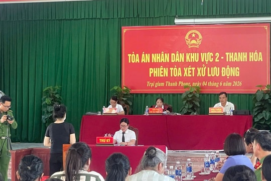 Lĩnh thêm án vì trộm sổ mua hàng của bạn tù