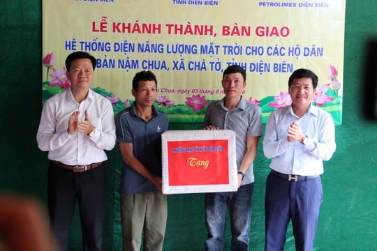 TAND tỉnh Điện Biên phối hợp bàn giao hệ thống điện mặt trời cho người dân Nậm Chua