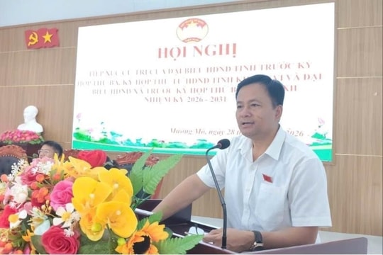 Đại biểu Vàng Xuân Hiệp tiếp xúc cử tri tại Mường Mô và Nậm Hàng